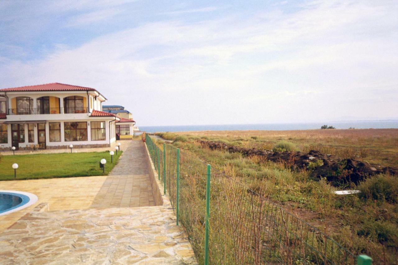 Apartment Rutland Beach Равда Екстер'єр фото