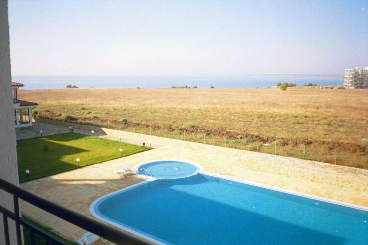 Apartment Rutland Beach Равда Екстер'єр фото
